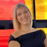 Mikayla Deans - Real Estate Agent From - LJ Hooker - Belmont (NSW)