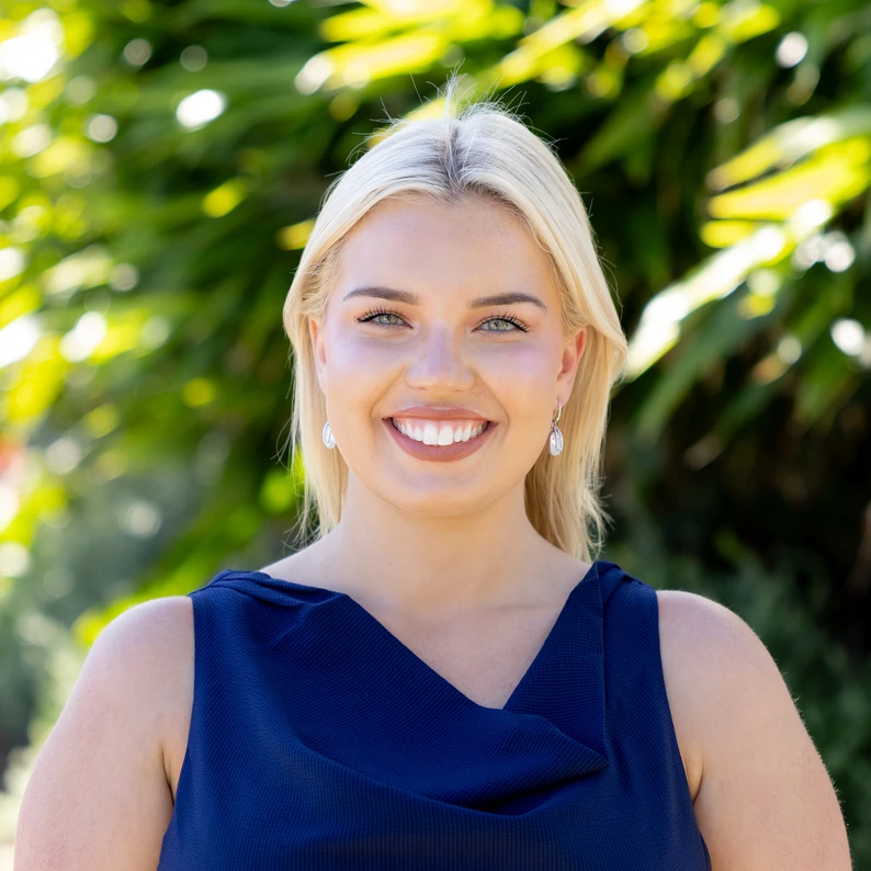 Zoe Evans - Real Estate Agent