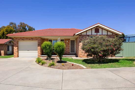 1/4 Dunn Avenue, Forest Hill, NSW 2651