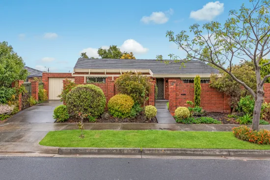 1/8 Golfwood Close, Dingley Village, VIC, 3172