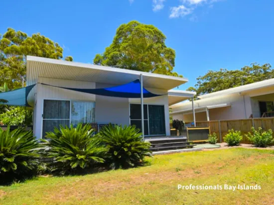 1 Pia St, Russell Island, QLD, 4184