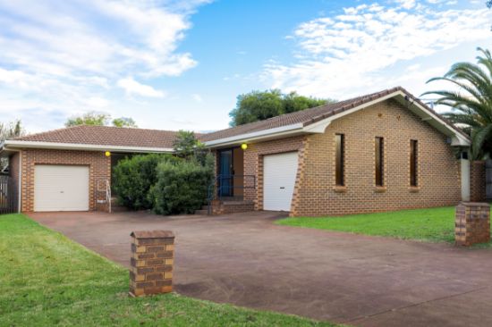 10 Clive Crescent, Darling Heights, Qld 4350
