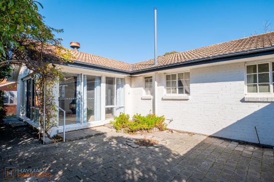 10 Downes Place, Hughes, ACT 2605