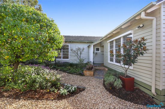 10 Jacaranda Street, Oak Park, Vic 3046