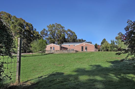 104 Blackmore Road, Woodend, Vic 3442