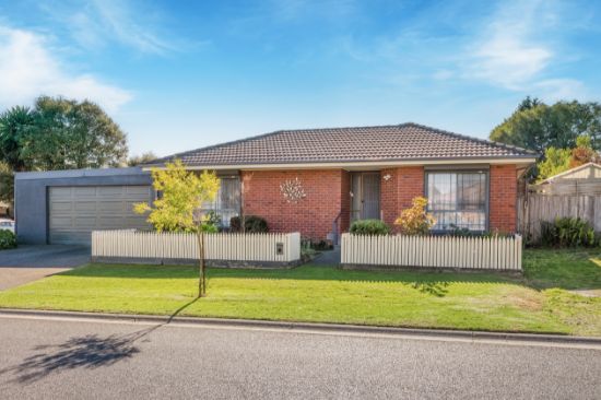 11 Denham Crescent, Cranbourne North, Vic 3977