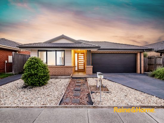 11 Hollywell Road, Clyde North, Vic 3978