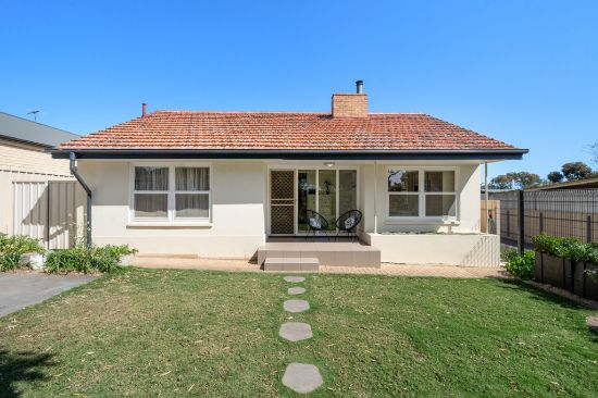 11 Kelway Crescent, Clearview, SA 5085