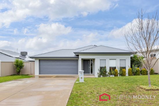 11 Mullagh Crescent, Boorooma, NSW 2650