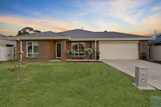 11 Nugget Fuller Drive, Tocumwal, NSW 2714