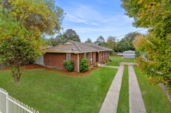 11 Russell Avenue, Woodend, Vic 3442