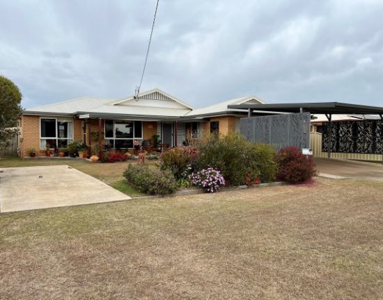 11 Shannon Court, Oakey, Qld 4401