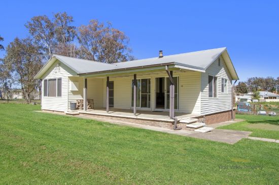 12 Airy Street, Bowning, NSW 2582