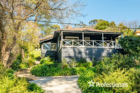 12 Station Road, Warburton, VIC, 3799