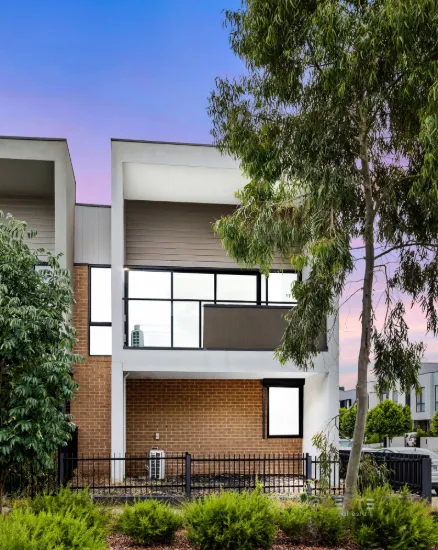 STYLISH MODERN HOME BUILT FOR LIVING