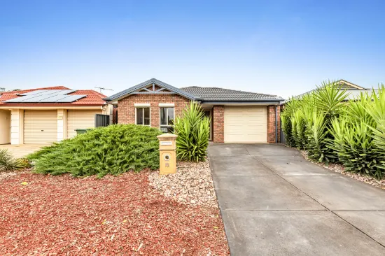 13 Almond Cct, Munno Para West, SA, 5115