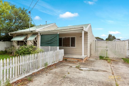 13 Manfred Ave, St Albans, Vic 3021