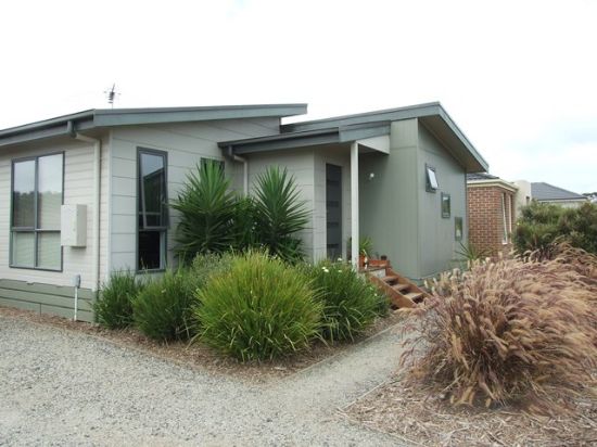 13 Rosella Grove, Cowes, Vic 3922