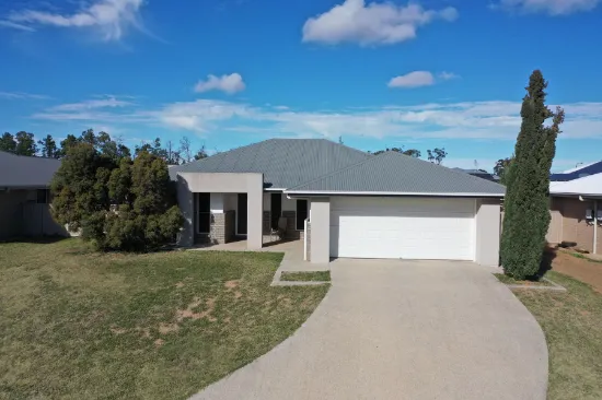 147 Cypress Pines Dr, Miles, QLD, 4415