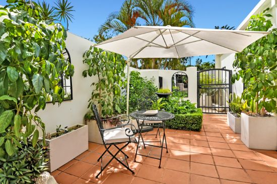 15/100 'Paros' Cotlew Street East, Southport, Qld 4215
