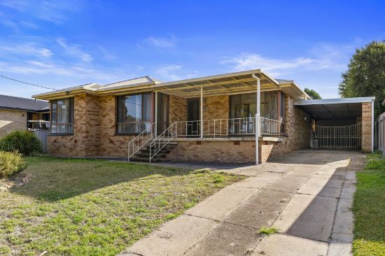 15 Fairbairn Crescent, Kooringal, NSW 2650