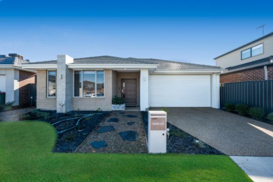 15 Porcelain Street, Clyde North, Vic 3978