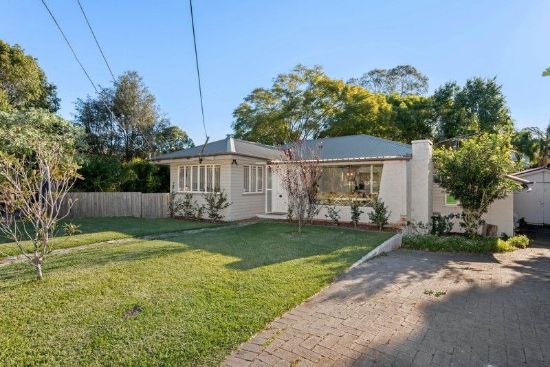 15 Woodford Street, Holland Park West, Qld 4121