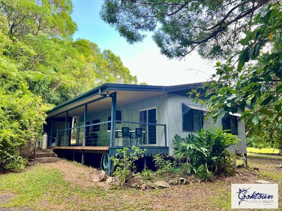 16 Charles St, Cooktown, Qld 4895