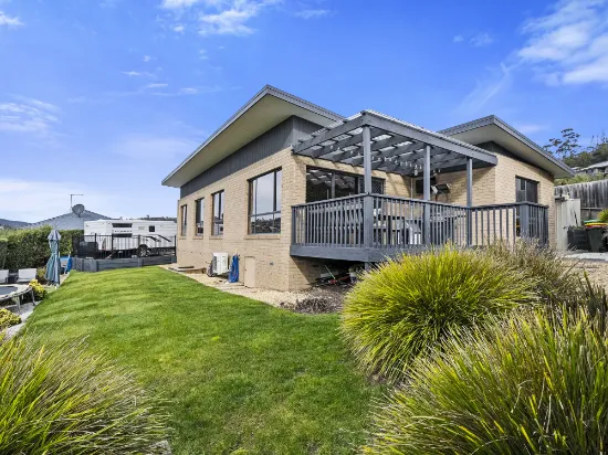 16 Dumbarton Drive, Geilston Bay, TAS, 7015