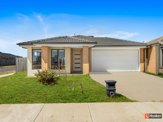 16 Silver Wattle Road, Mount Duneed, Vic 3217