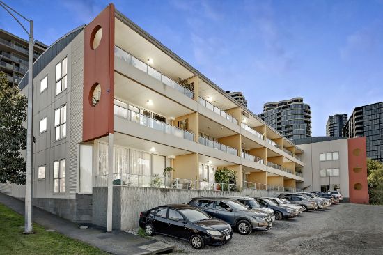 17/2 Saltriver Place, Footscray, Vic 3011