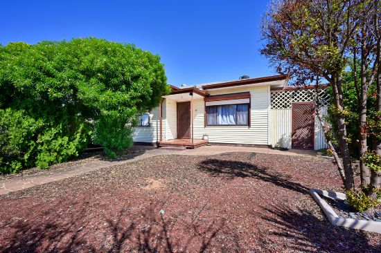 17 Aikman Crescent, Whyalla Norrie, SA 5608