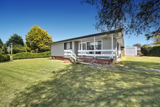 17 Alfred Street, Bomaderry, NSW 2541