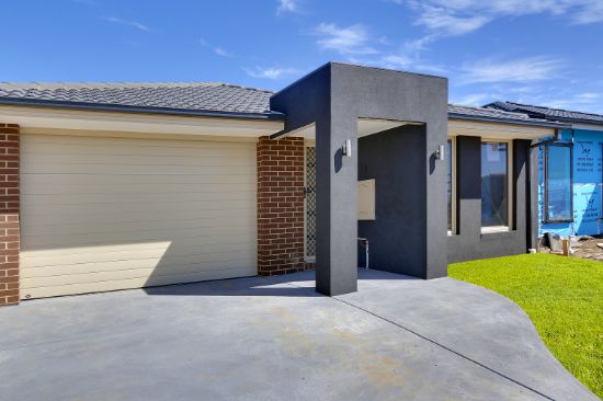 17 Elsey Way, Clyde North, Vic 3978