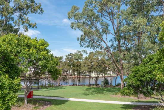 17 Lake View Dr, Twin Waters, Qld 4564