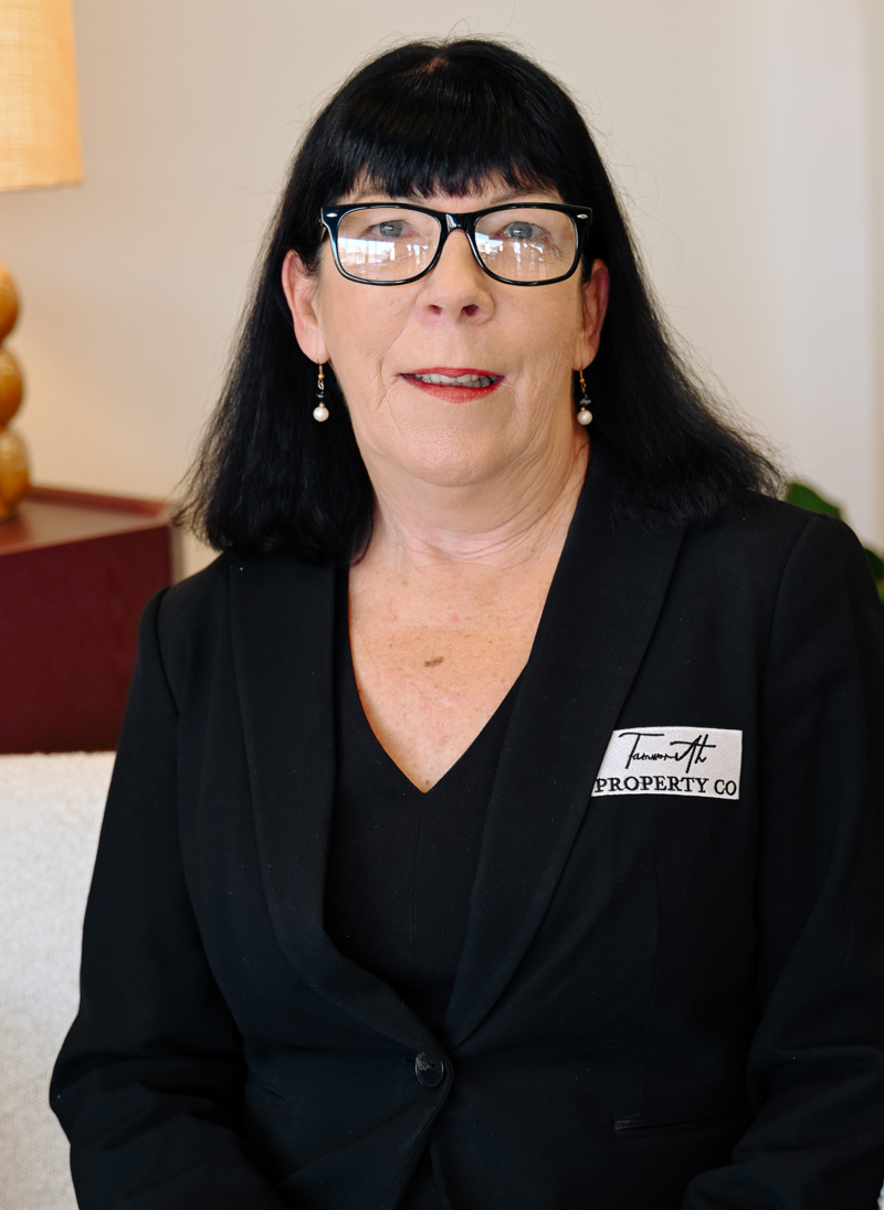 Roslyn Knight - Real Estate Agent