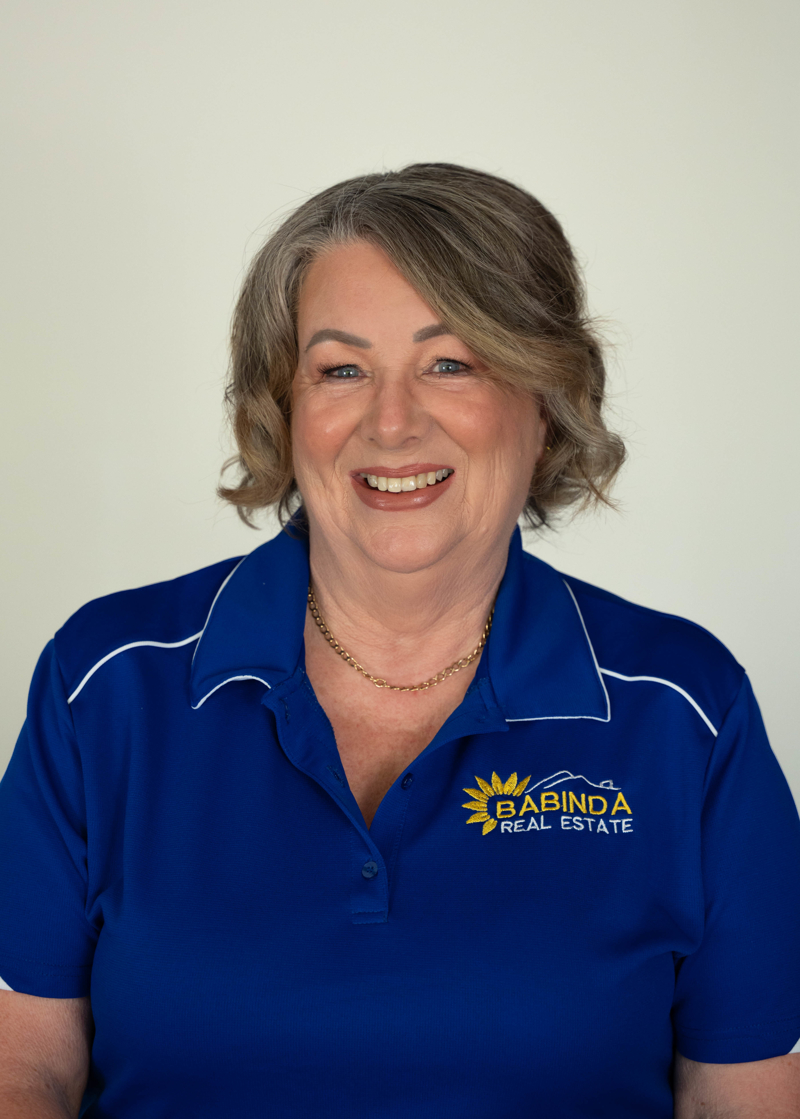 Lynne Lowry - Real Estate Agent