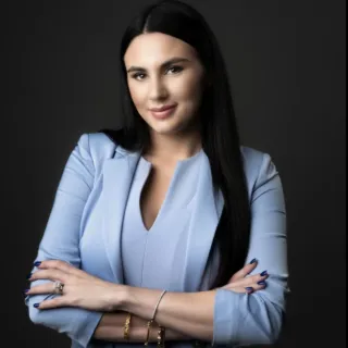Erynne Manners - Real Estate Agent