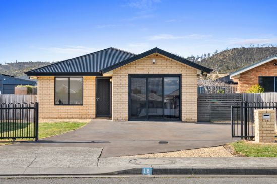 18 Clarence Crescent, Rokeby, Tas 7019