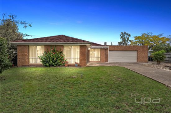 18 Mark Place, Melton West, Vic 3337