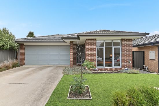 18 Naso Place, Clyde North, Vic 3978