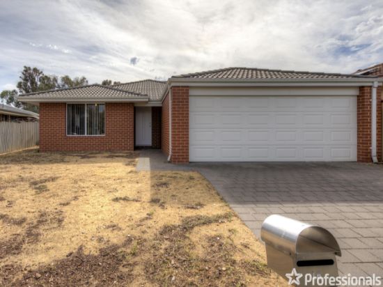 18 Sovereign Place, Forrestfield, WA 6058