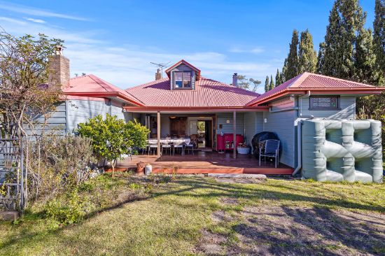 18 Valley Road, Wentworth Falls, NSW 2782