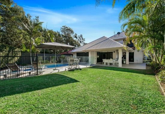 19 Barcoola Place, Twin Waters, Qld 4564