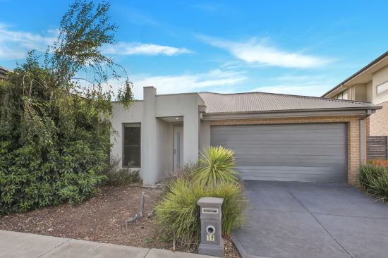 19  Flagstaff Crescent, Point Cook, Vic 3030