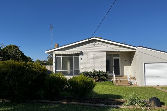19 Macassar Street, Cowra, NSW 2794