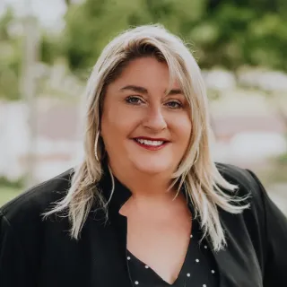 Jo Szulc - Real Estate Agent