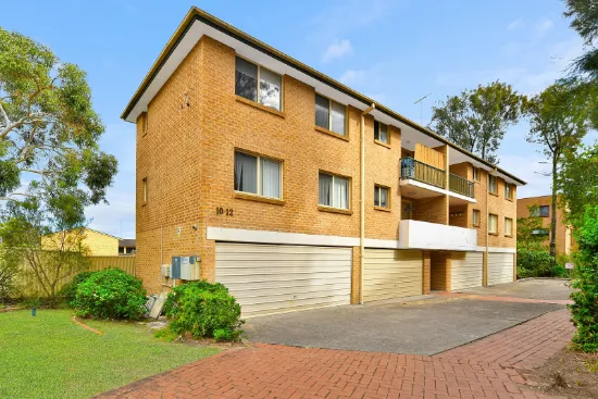 2/10 Kitchener Avenue, Regents Park, NSW, 2143