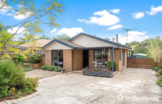 2/11 The Crescent, Mount Evelyn, Vic 3796