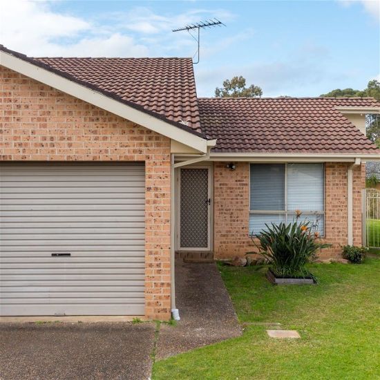 2/18 Tungoo Place, St Helens Park, NSW 2560
